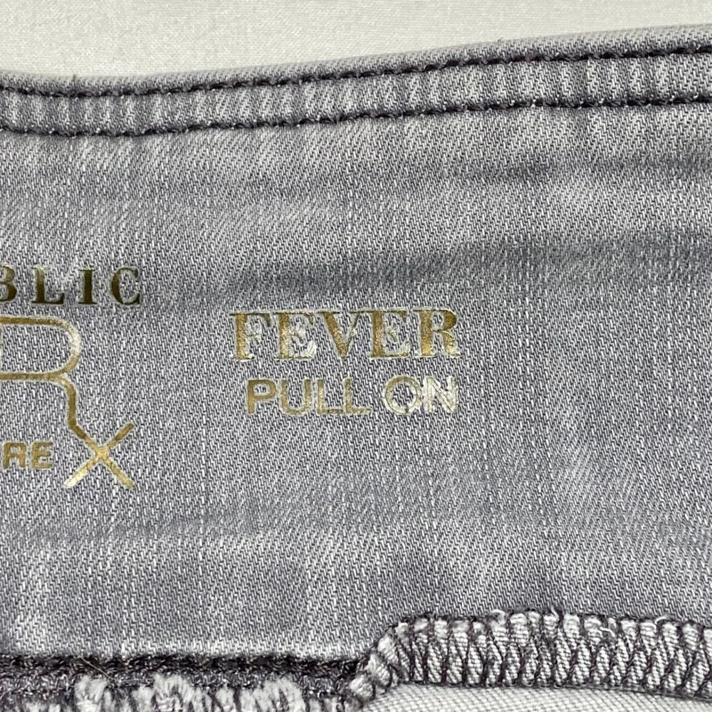 Rock & Republic Jeans Women's 12 Grey Denim Rx Fever Pull On Skinny Distressed‎